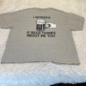 Gray Graphic T-Shirt I WONDER IF BEER THINKS ABOUT ME TOO. MENS SIZE XXL